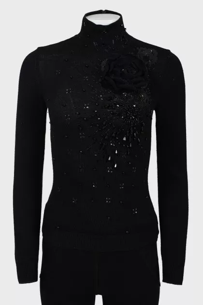 A vintage sweater under the throat with stones and beads
