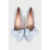 Leather pumps decorated with a bow