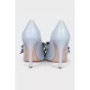 Leather pumps decorated with a bow