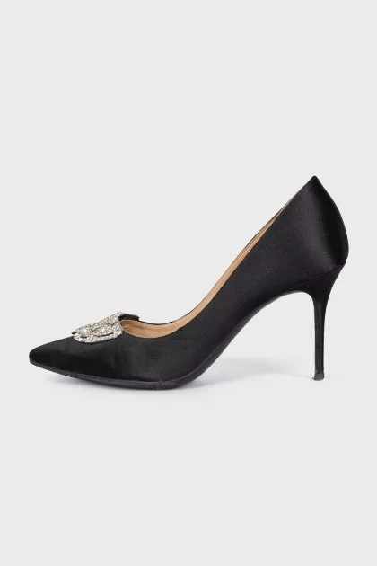 Fabric pumps decorated with crystals