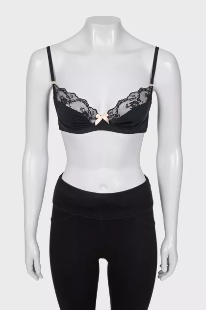 Lace-insert bra with tag