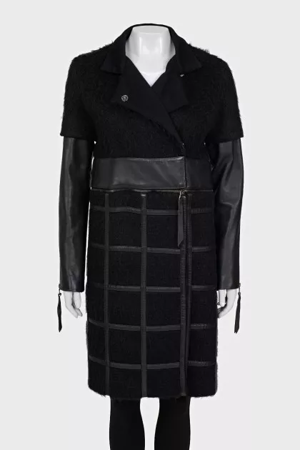 Coat with detachable bottom