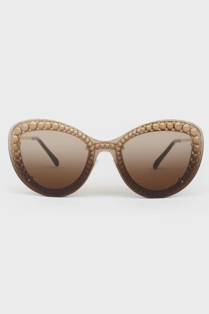 Glasses with metal arches and beads