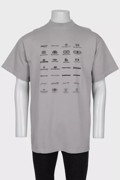 Men's loose-fitting t-shirt with tag