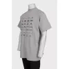 Men's loose-fitting t-shirt with tag