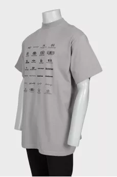 Men's loose-fitting t-shirt with tag
