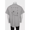 Men's loose-fitting t-shirt with tag