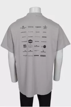 Men's loose-fitting t-shirt with tag