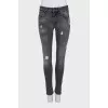 Рваные серые джинсы skinny fit