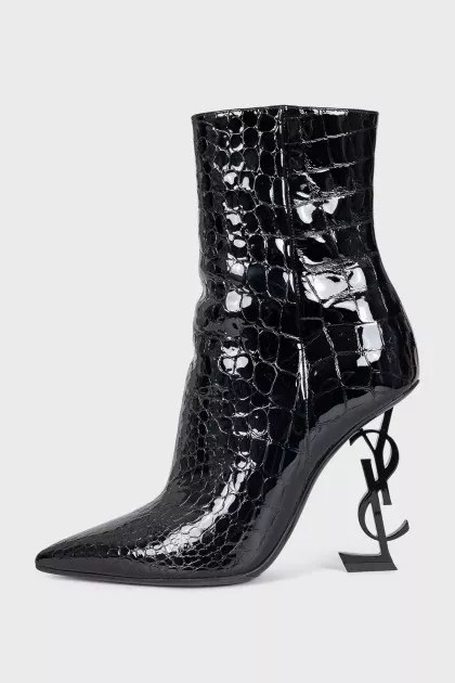 Leather ankle boots with a signature heel