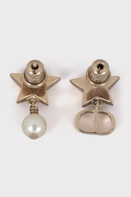 Asymmetrical stud earrings
