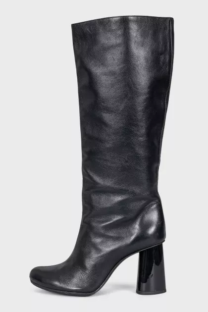 Leather boots with wide shafts