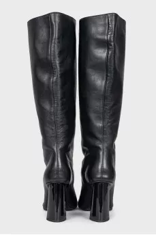 Leather boots with wide shafts