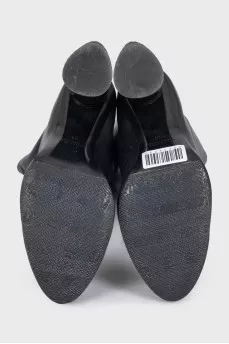 Leather boots with wide shafts