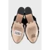 Suede sandals decorated with pearls