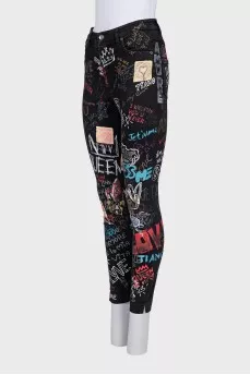 Джинсы skinny в фирменный принт