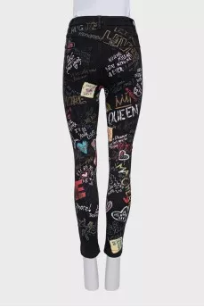 Джинсы skinny в фирменный принт