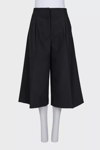 Black high-waisted Bermuda shorts