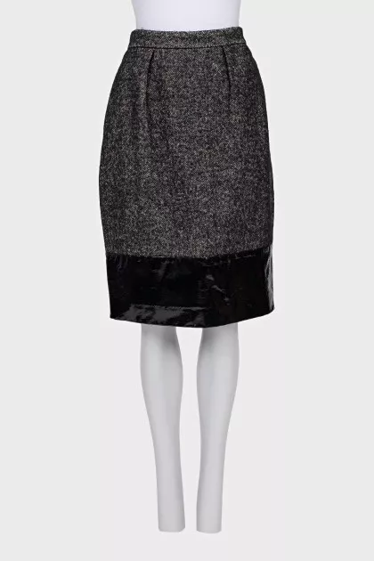 Skirt with a glossy bottom