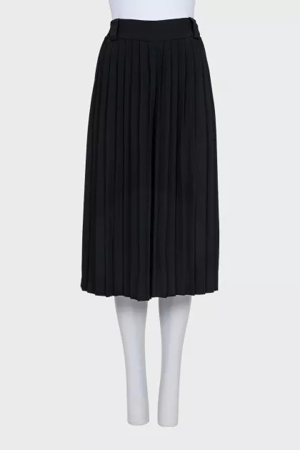 Black pleated culottes
