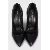 Leather pumps decorated with laces