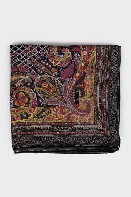 Scarf made of wool and silk