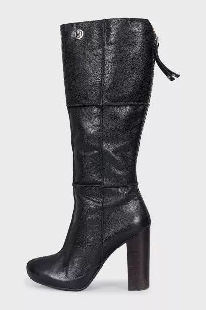 Black leather boots with a zipper