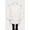 Білий пуховик фасону oversize