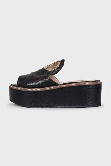 Leather flip-flops with a gold logo