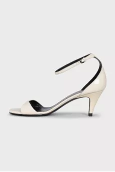 Босоножки из кожи на каблуке kitten heel