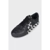 Men's sneakers with a branded patch and print