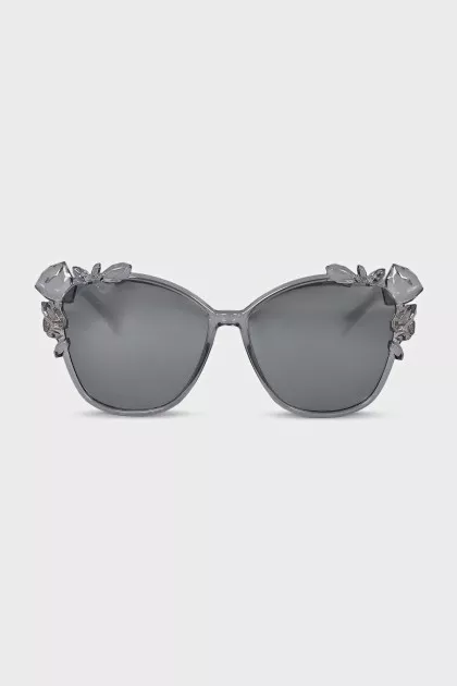 Sunglasses with blue frames and crystals