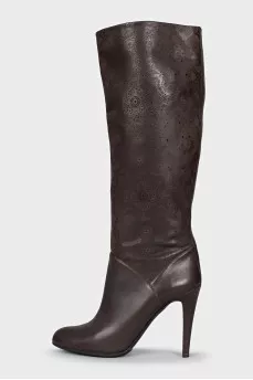 Leather boots with perforated heels