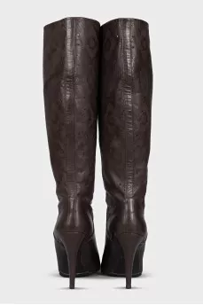Leather boots with perforated heels