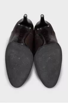 Leather boots with perforated heels
