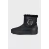 Men's insulated boots with a silver logo