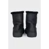 Men's insulated boots with a silver logo