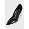 Patent black pumps