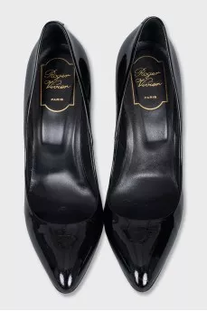 Patent black pumps