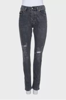 Skinny jeans with a ripped effect