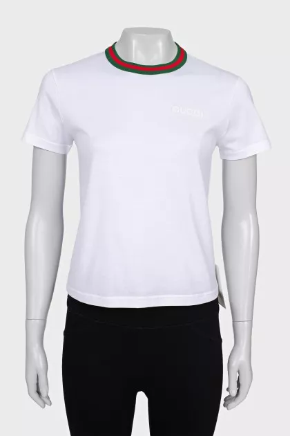 T-shirt with accent collar and tag