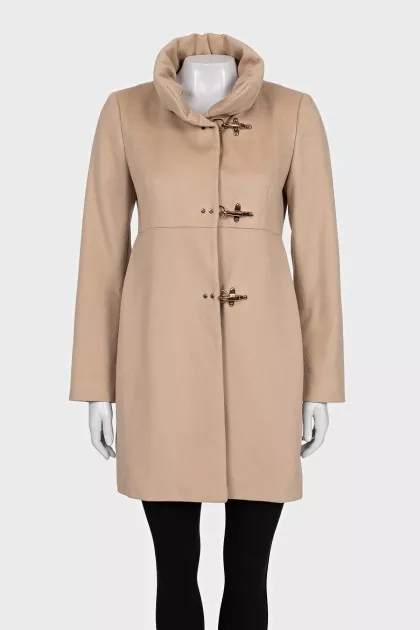 Short wool coat with a high collar