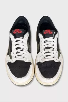 Sneakers by Jordan x Travis Scott