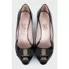 Patent leather heels with a bow