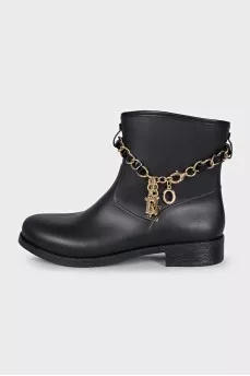 Rubber boots with hangers