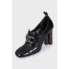 Leather shoes with a printed scalloped heel