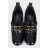 Leather shoes with a printed scalloped heel