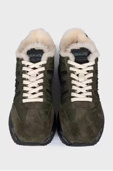Insulated sneakers made of textile and suede with a tag