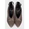 Leather shoes with a button