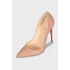 Beige patent leather pumps